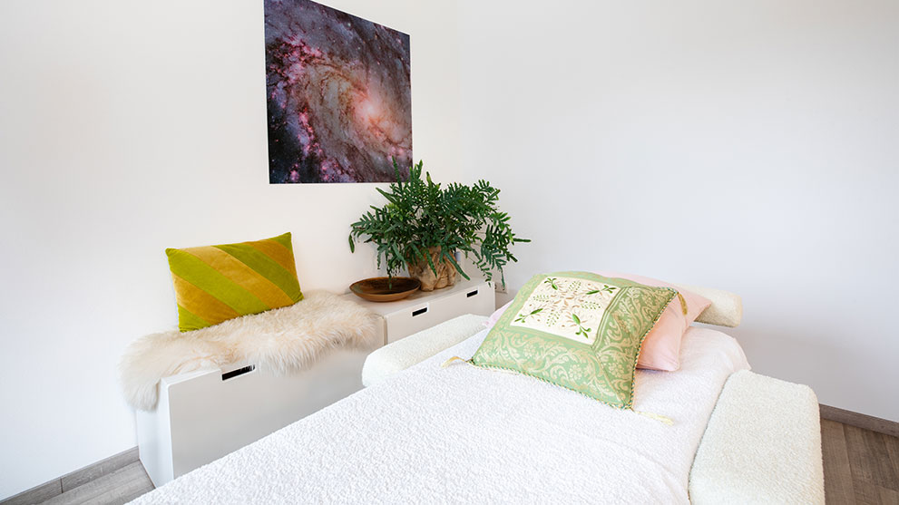 Moderner Therapieraum Praxis Jennifer Peter